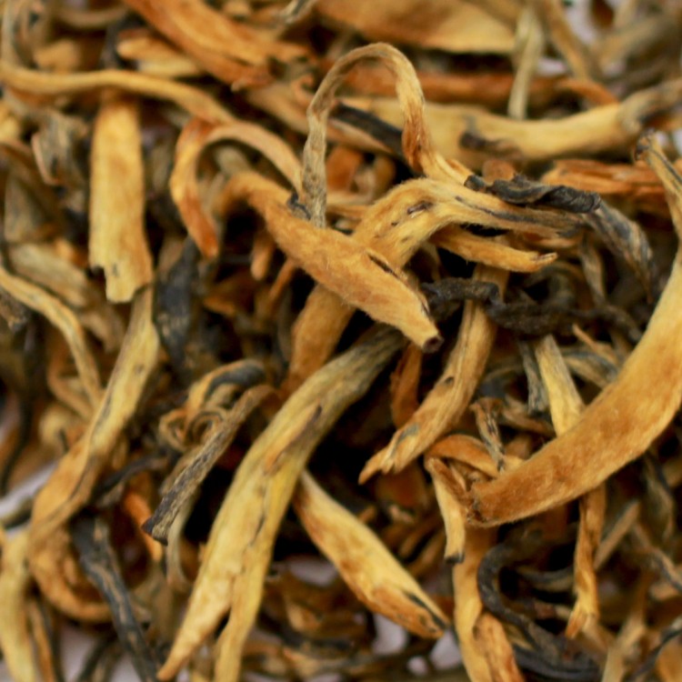 Herbata czarna Yunnan Golden Buds zbliżenie