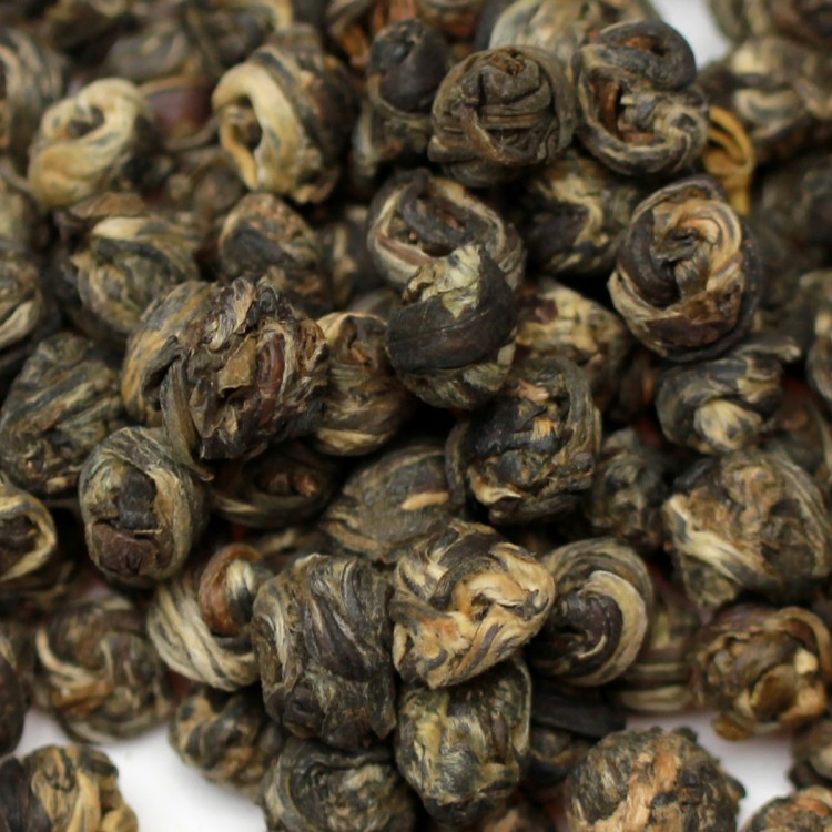 Herbata zielona jaśminowa Jasmine Dragon Pearls  zbliżenie