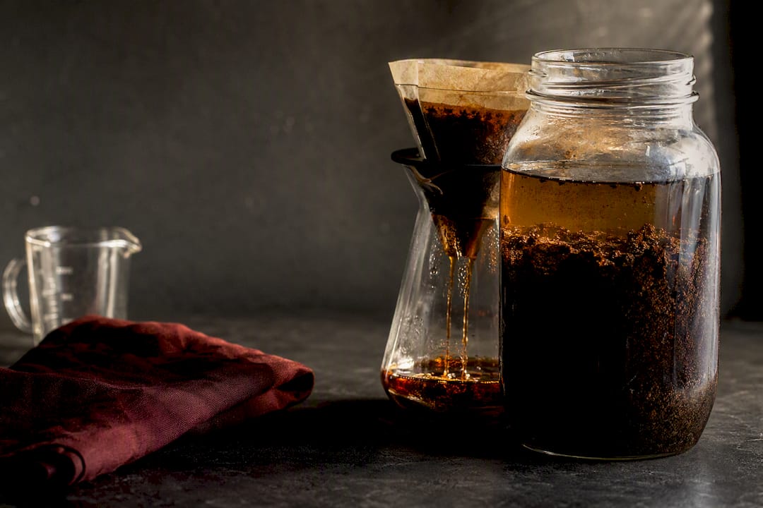 Powtarzalne cold brew: gotowe proporcje i czasy od palarni